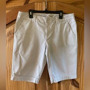 Women's GEF France Silveta Amplia gray white pinstriped Bermuda shorts size 10